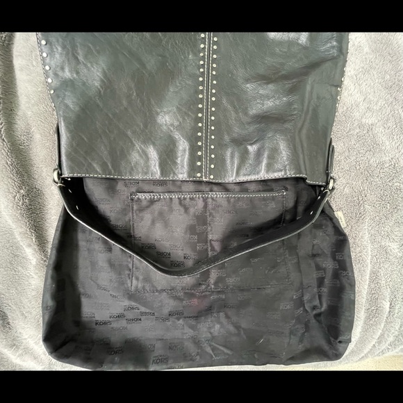 Michael Kors large shoulder bag snap closure black with silver grommet accents - Picture 10 of 14